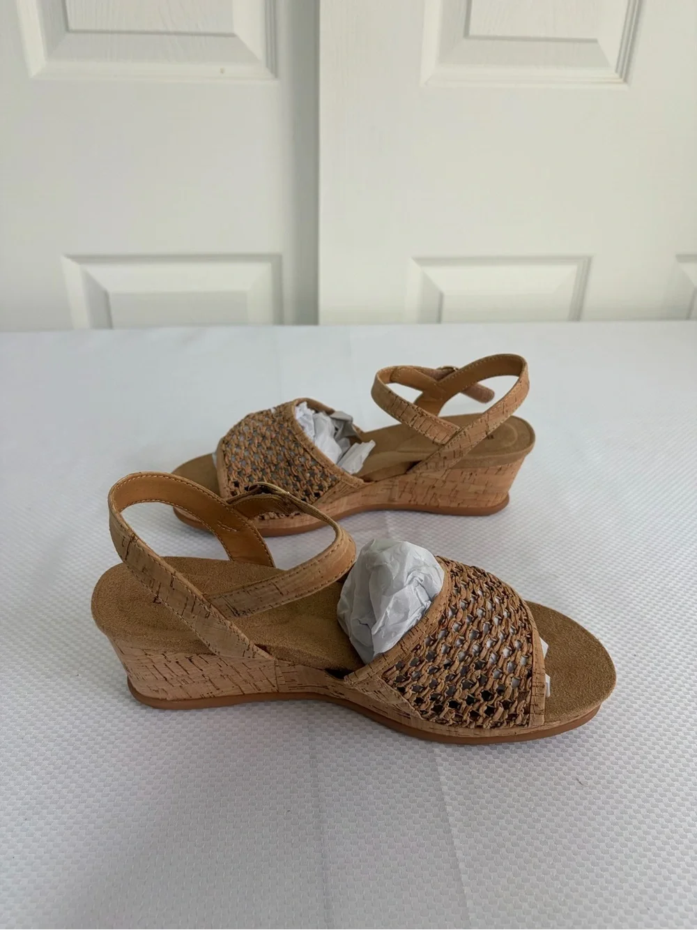 New Baretraps Fernelle Wedge Sandal Women’s Size: 8